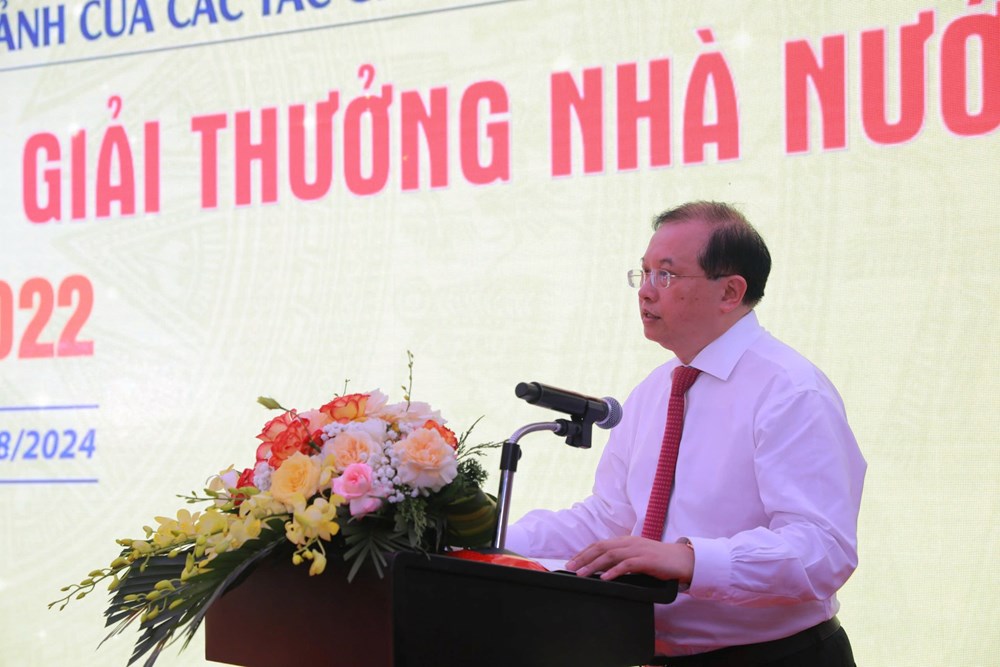 Chiêm Ngưỡng Tác Phẩm Mỹ Thuật, Nhiếp ảnh Của Tác Giả được Tặng Giải Thưởng Hồ Chí Minh, Giải Thưởng Nhà Nước